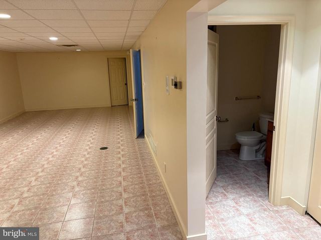 101 ROBERT RD, Wyomissing, PA 19610