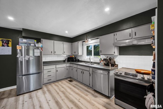 1832 N STEVER Avenue, Peoria, IL 61604