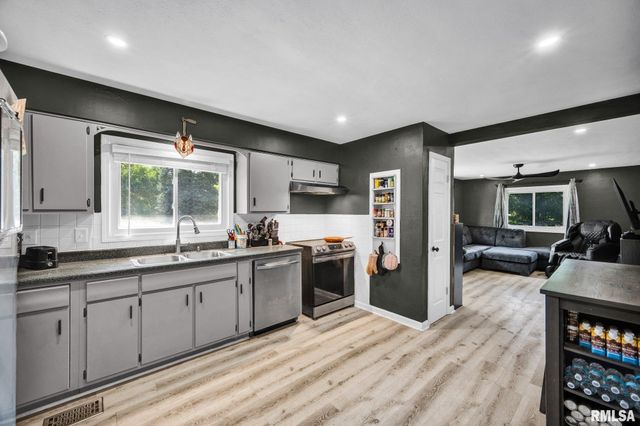 1832 N STEVER Avenue, Peoria, IL 61604