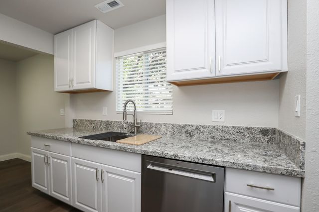 3443 West Street, Redding, CA 96001