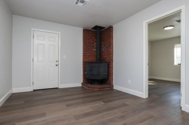 3443 West Street, Redding, CA 96001