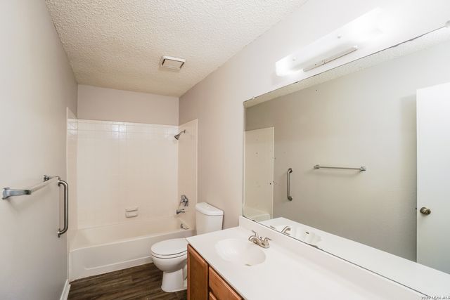 14219 N Hills Village, San Antonio, TX 78249