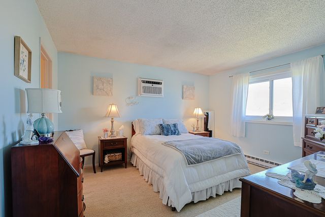 230 Klein Creek Court F, Carol Stream, IL 60188
