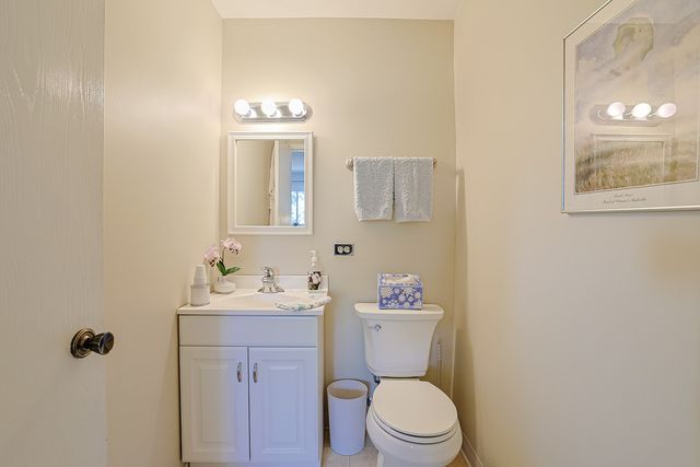 230 Klein Creek Court F, Carol Stream, IL 60188