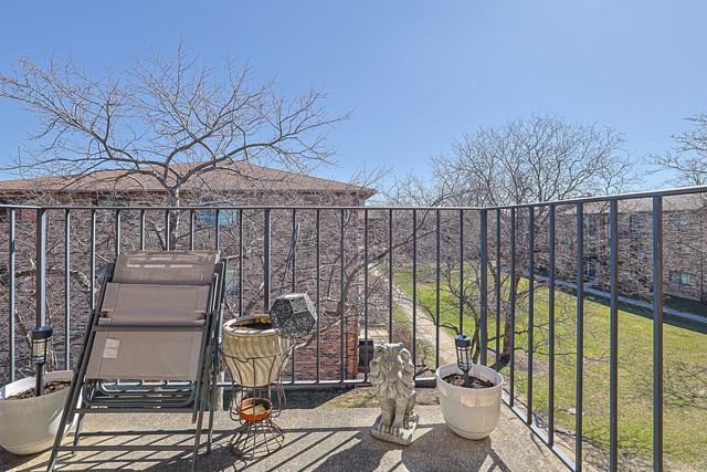 230 Klein Creek Court F, Carol Stream, IL 60188