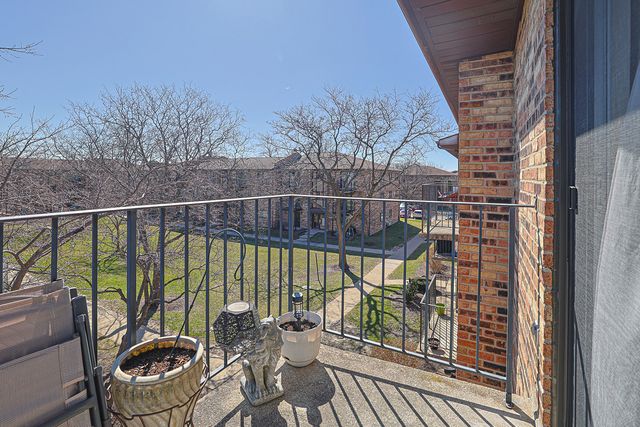 230 Klein Creek Court F, Carol Stream, IL 60188