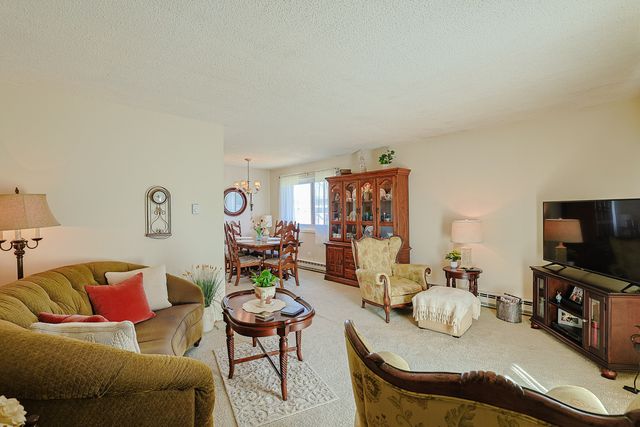 230 Klein Creek Court F, Carol Stream, IL 60188