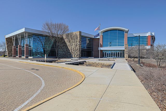230 Klein Creek Court F, Carol Stream, IL 60188