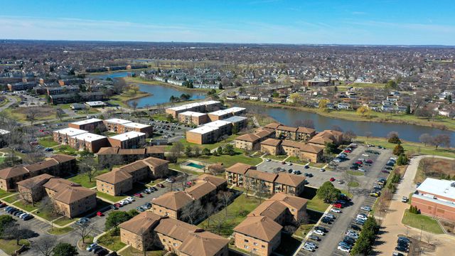 230 Klein Creek Court F, Carol Stream, IL 60188