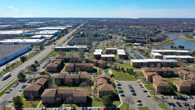 230 Klein Creek Court F, Carol Stream, IL 60188