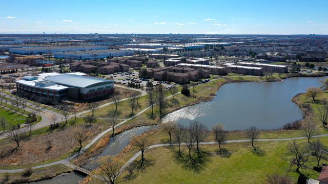 230 Klein Creek Court F, Carol Stream, IL 60188