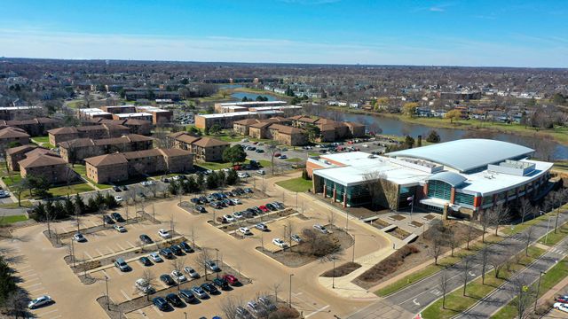 230 Klein Creek Court F, Carol Stream, IL 60188