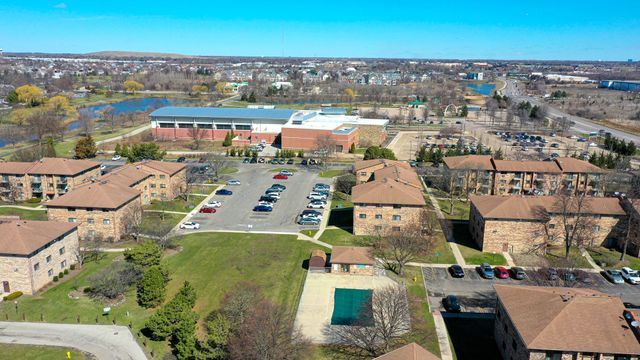 230 Klein Creek Court F, Carol Stream, IL 60188
