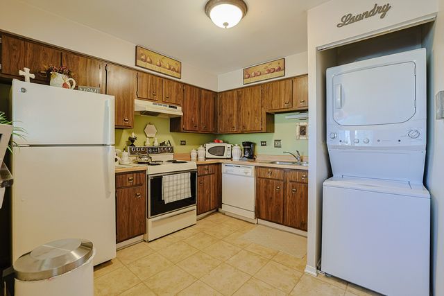 230 Klein Creek Court F, Carol Stream, IL 60188