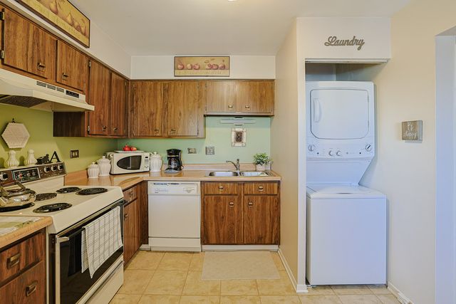 230 Klein Creek Court F, Carol Stream, IL 60188