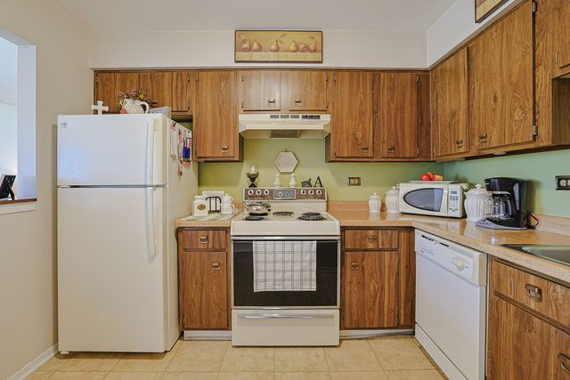 230 Klein Creek Court F, Carol Stream, IL 60188