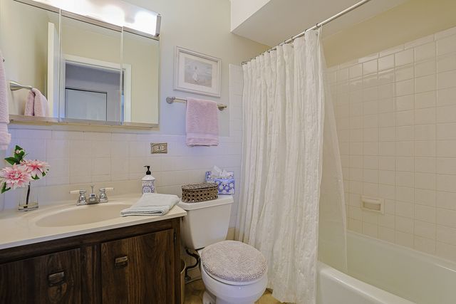 230 Klein Creek Court F, Carol Stream, IL 60188