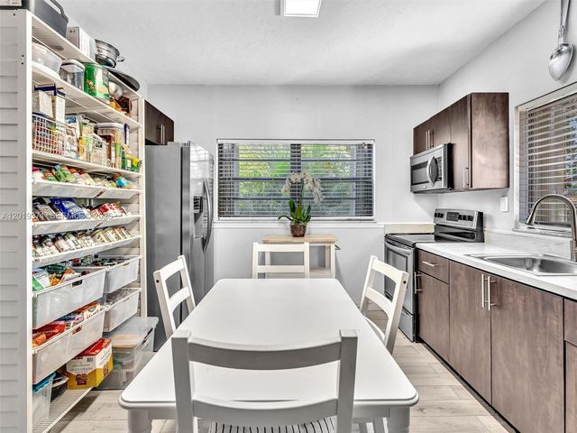 6460 SW 2nd St 1, Miami, FL 33144