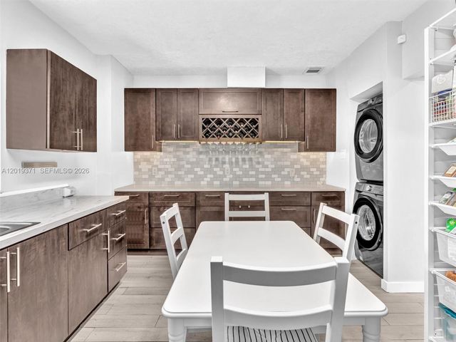 6460 SW 2nd St 1, Miami, FL 33144