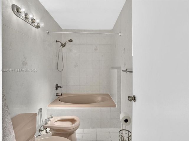 6460 SW 2nd St 1, Miami, FL 33144
