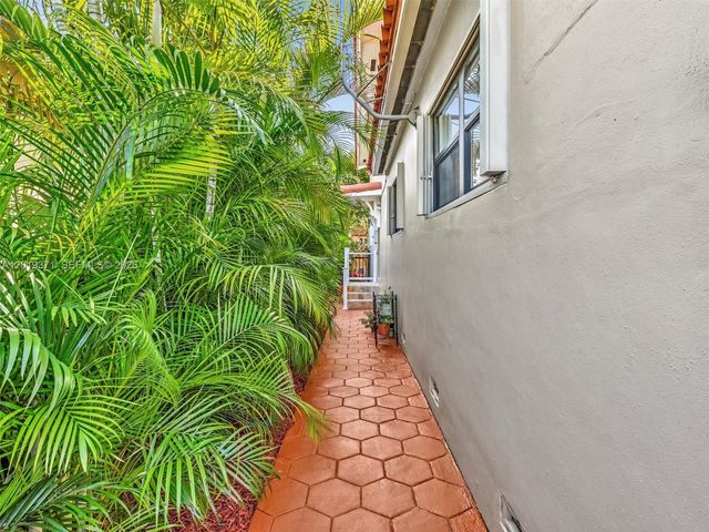 6460 SW 2nd St 1, Miami, FL 33144