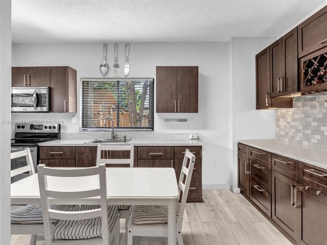 6460 SW 2nd St 1, Miami, FL 33144