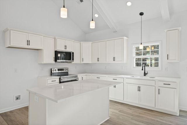 612 Hill Rd, Clarksville, TN 37040