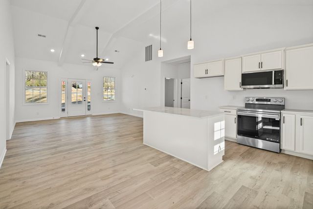 612 Hill Rd, Clarksville, TN 37040