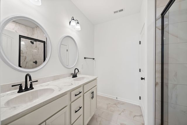 612 Hill Rd, Clarksville, TN 37040