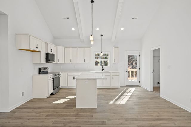 612 Hill Rd, Clarksville, TN 37040