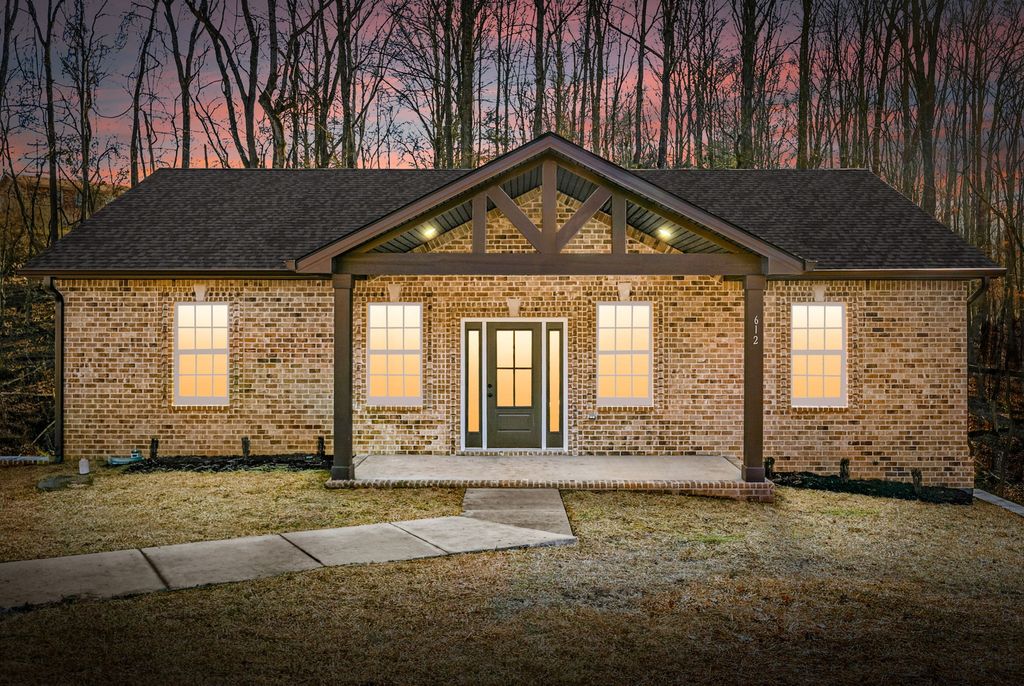 612 Hill Rd, Clarksville, TN 37040