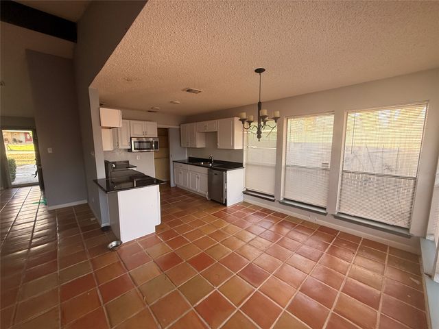 5604 Trail Crest Drive, Arlington, TX 76017