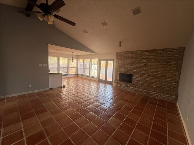 5604 Trail Crest Drive, Arlington, TX 76017