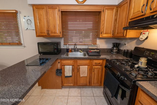 1035 Valley Stream Road, Toms River, NJ 08753