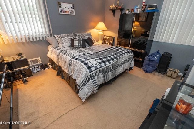 1035 Valley Stream Road, Toms River, NJ 08753
