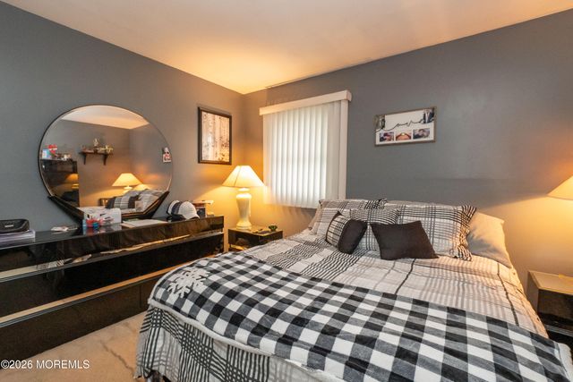 1035 Valley Stream Road, Toms River, NJ 08753