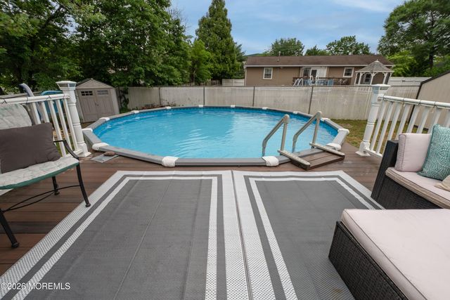 1035 Valley Stream Road, Toms River, NJ 08753