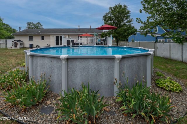 1035 Valley Stream Road, Toms River, NJ 08753