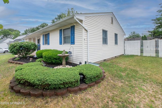 1035 Valley Stream Road, Toms River, NJ 08753