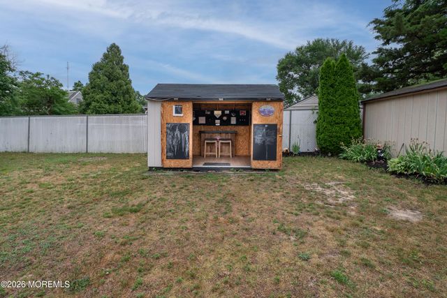 1035 Valley Stream Road, Toms River, NJ 08753