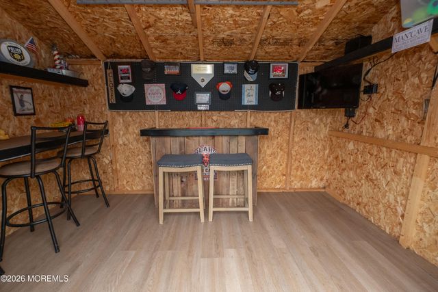 1035 Valley Stream Road, Toms River, NJ 08753