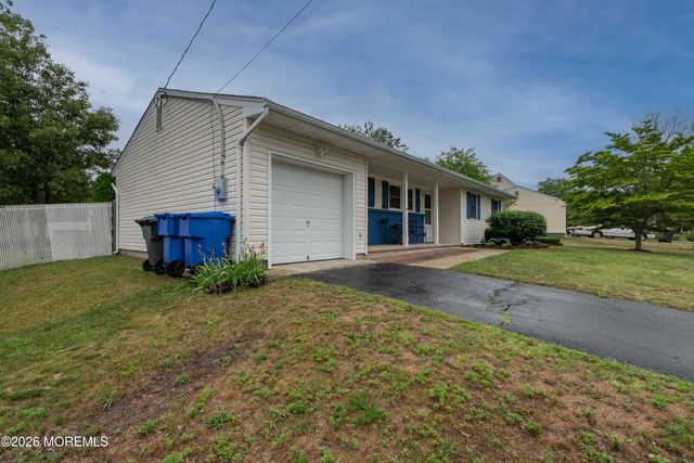 1035 Valley Stream Road, Toms River, NJ 08753