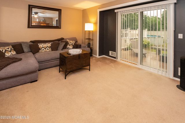 1035 Valley Stream Road, Toms River, NJ 08753