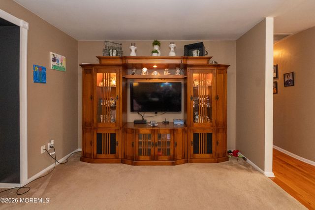 1035 Valley Stream Road, Toms River, NJ 08753