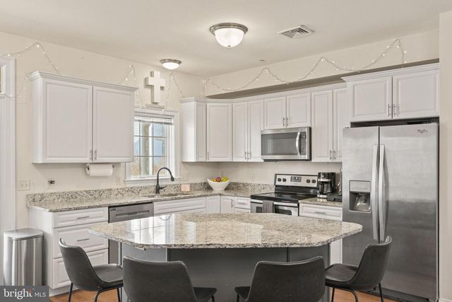 102 HIGH POINTE DR, Hummelstown, PA 17036