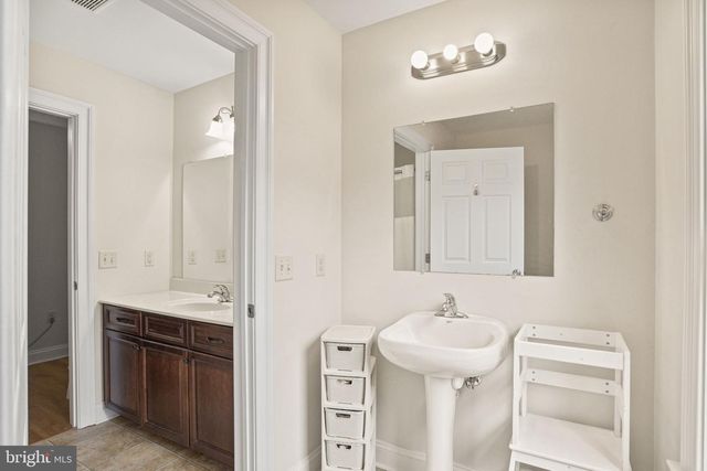 102 HIGH POINTE DR, Hummelstown, PA 17036