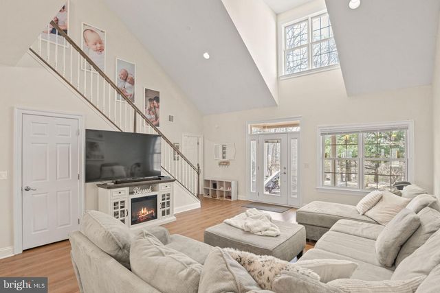 102 HIGH POINTE DR, Hummelstown, PA 17036