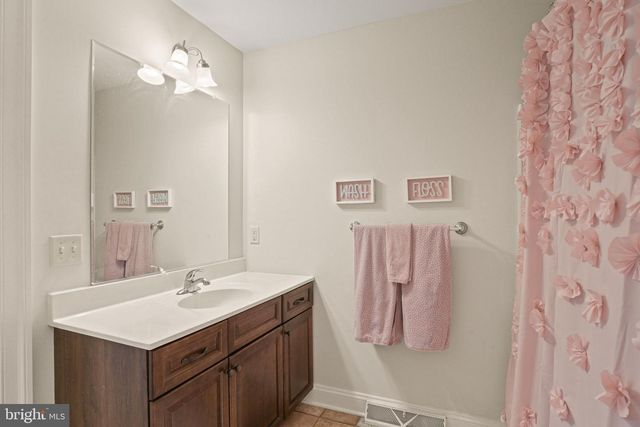 102 HIGH POINTE DR, Hummelstown, PA 17036
