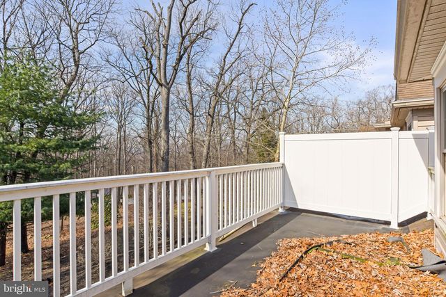 102 HIGH POINTE DR, Hummelstown, PA 17036