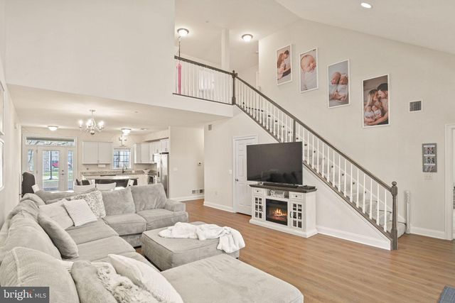 102 HIGH POINTE DR, Hummelstown, PA 17036